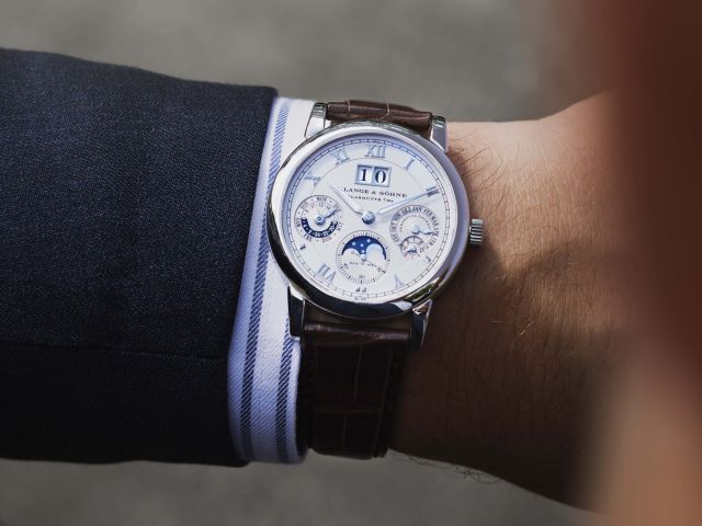 pre-owned-a-lange-soehne-handgelenk